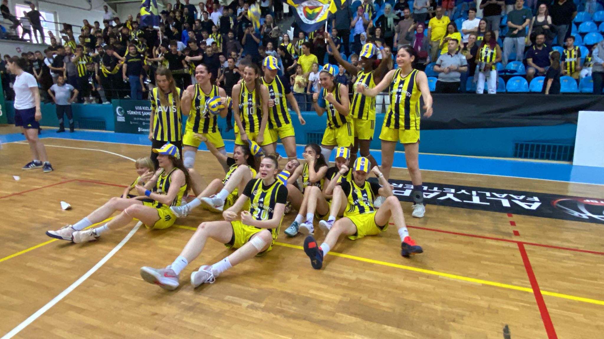 Edirne’nin ev sahipliği yaptığı U16 Kızlar Basketbol Türkiye Şampiyonasında final maçı oynandı.